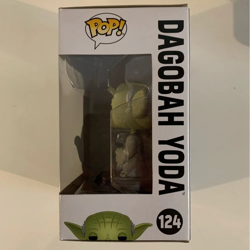 FUNKO POP! Star Wars Dagobah Yoda #124 Collectible Figurine